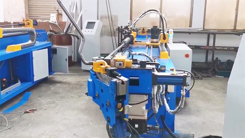 ماكينة ثني الأنابيب والمواسير بنظام CNC